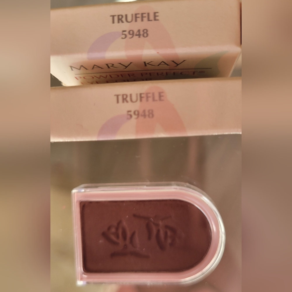 NIB. MARY KAY Truffle Eyeshadow. 2 Available.